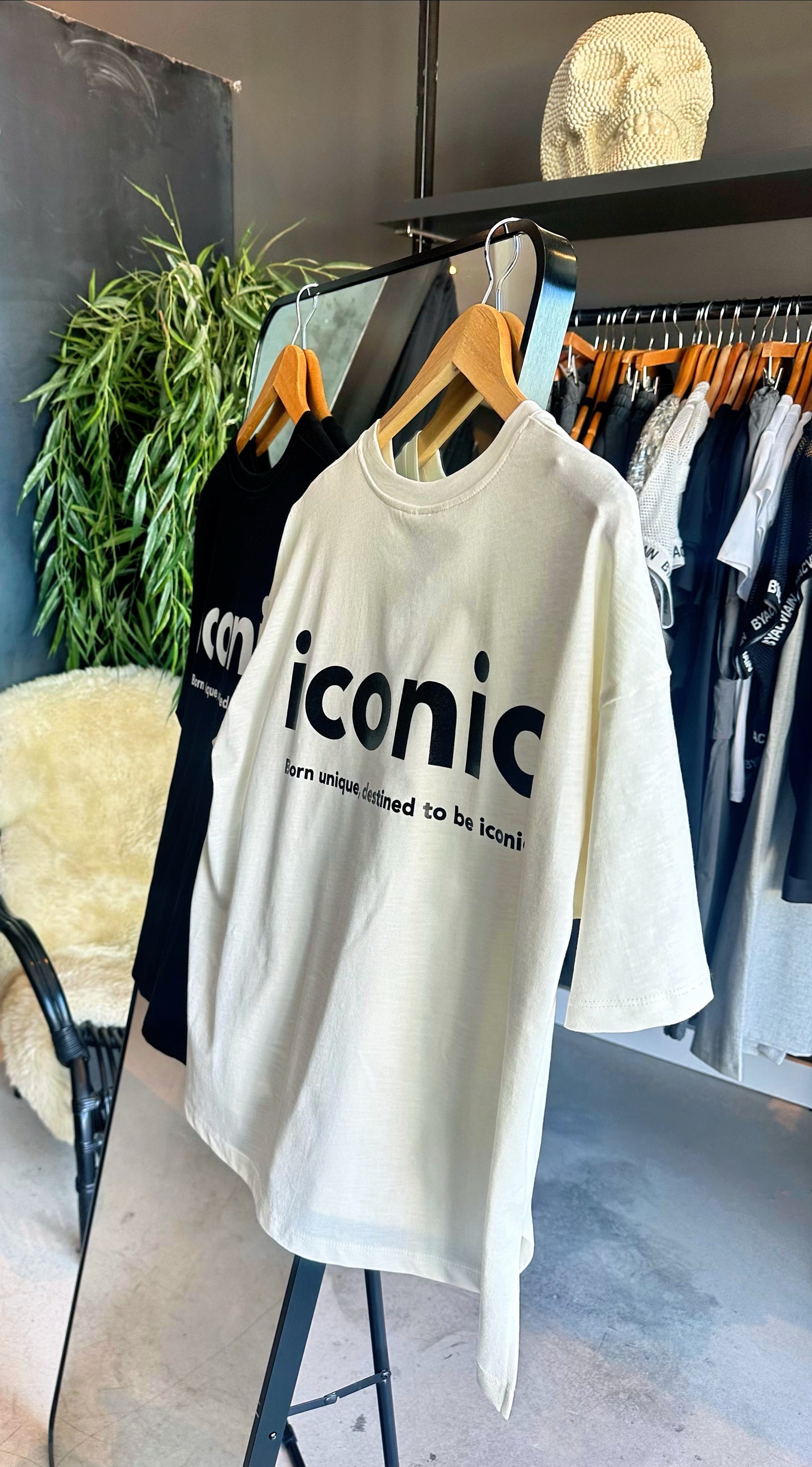 tee Born unique white