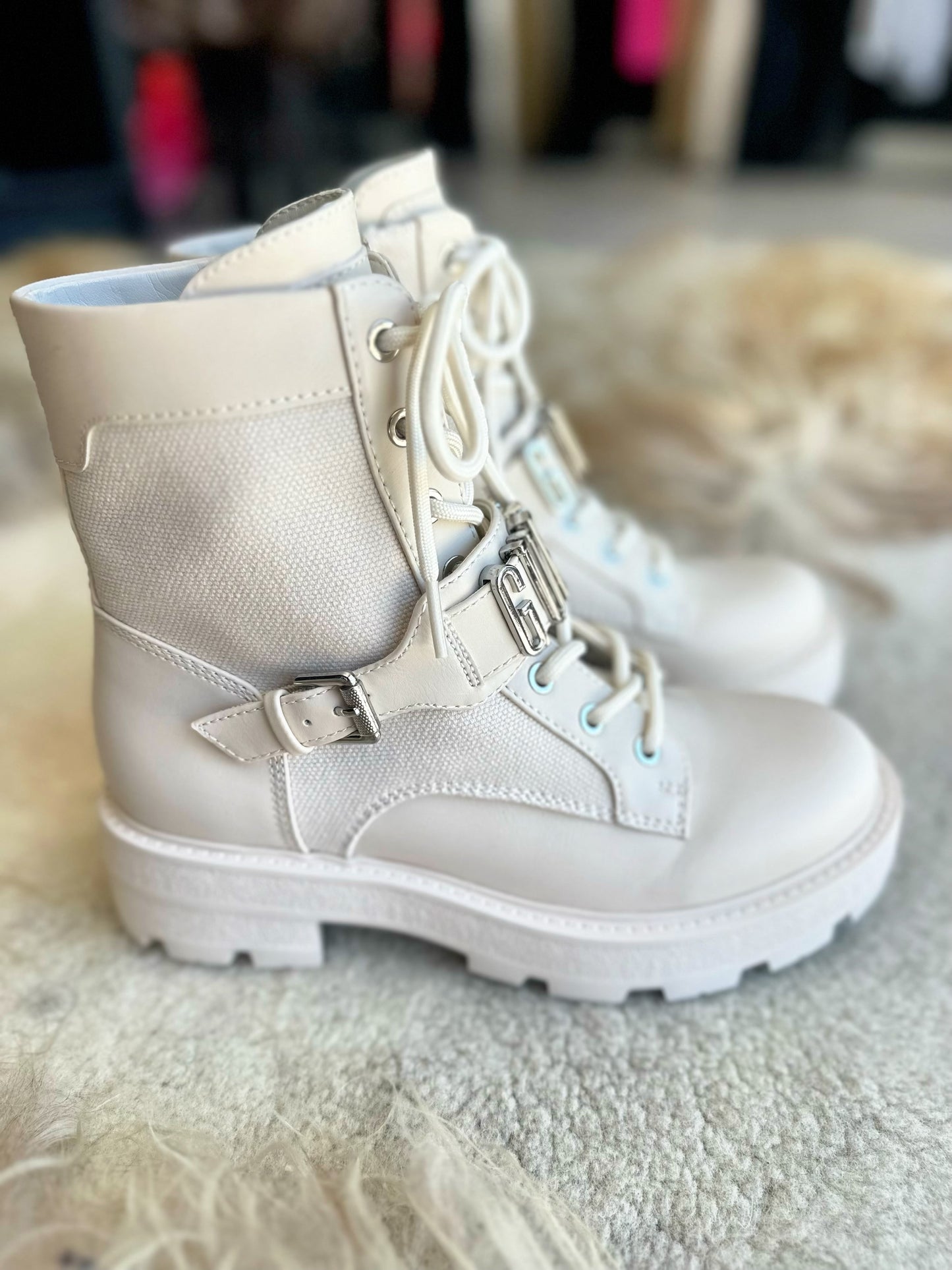 Guess boots Ivory
