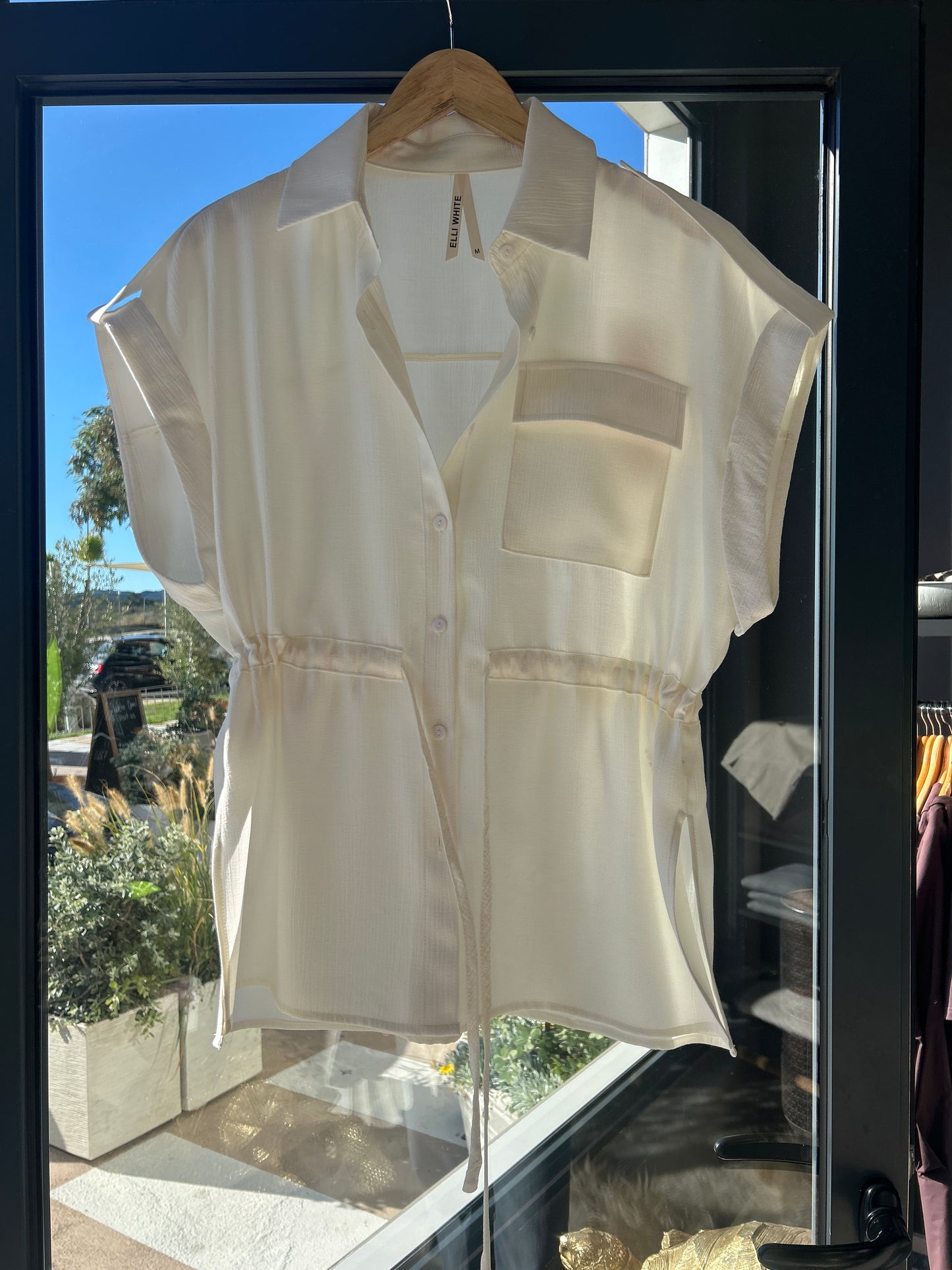 WAISTED SLEEVELESS SHIRT