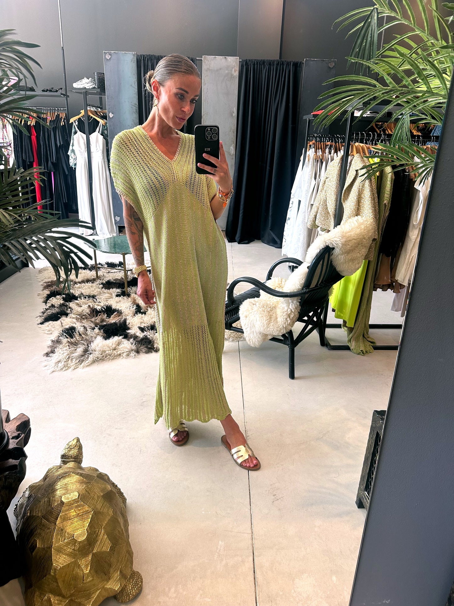 SIZE & FIT
One size fits all
Model is 168cm and wearing size TU
DETAILS
Colour soft green