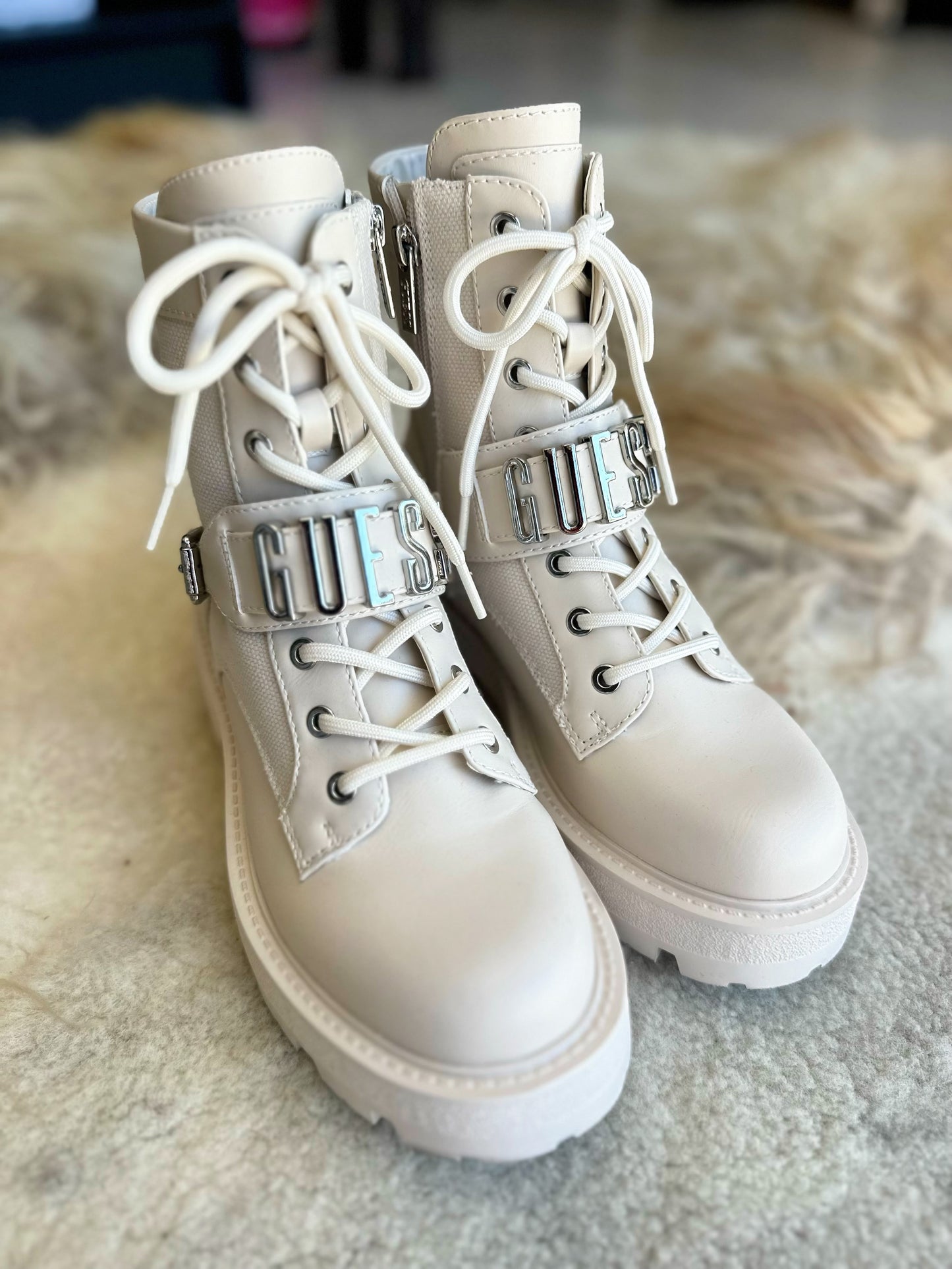 Guess boots Ivory