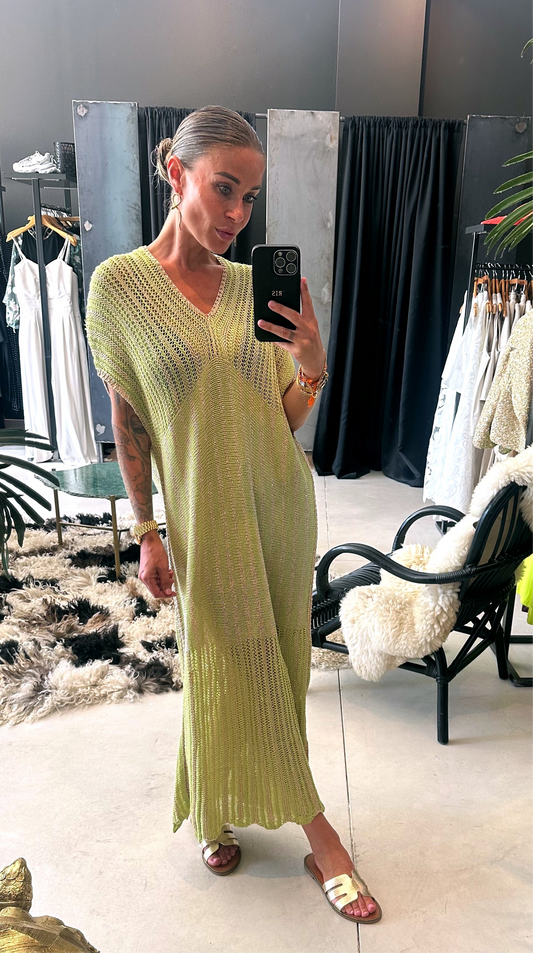 SIZE & FIT

One size fits all
Model is 168cm and wearing size TU
DETAILS

Colour soft green