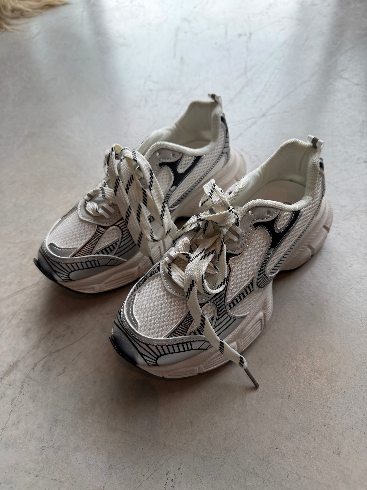 Sneakers grey & White