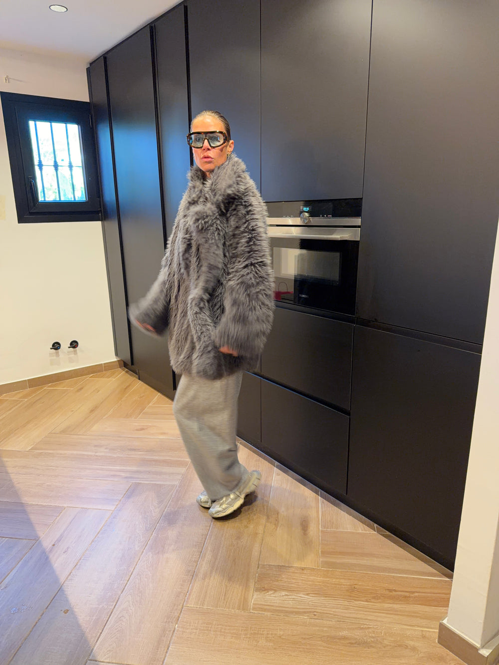 Inge - darkgrey
