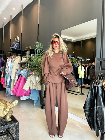 Brown joggers with details