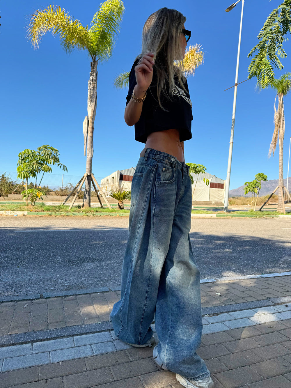 JEANS WITH DETAILS