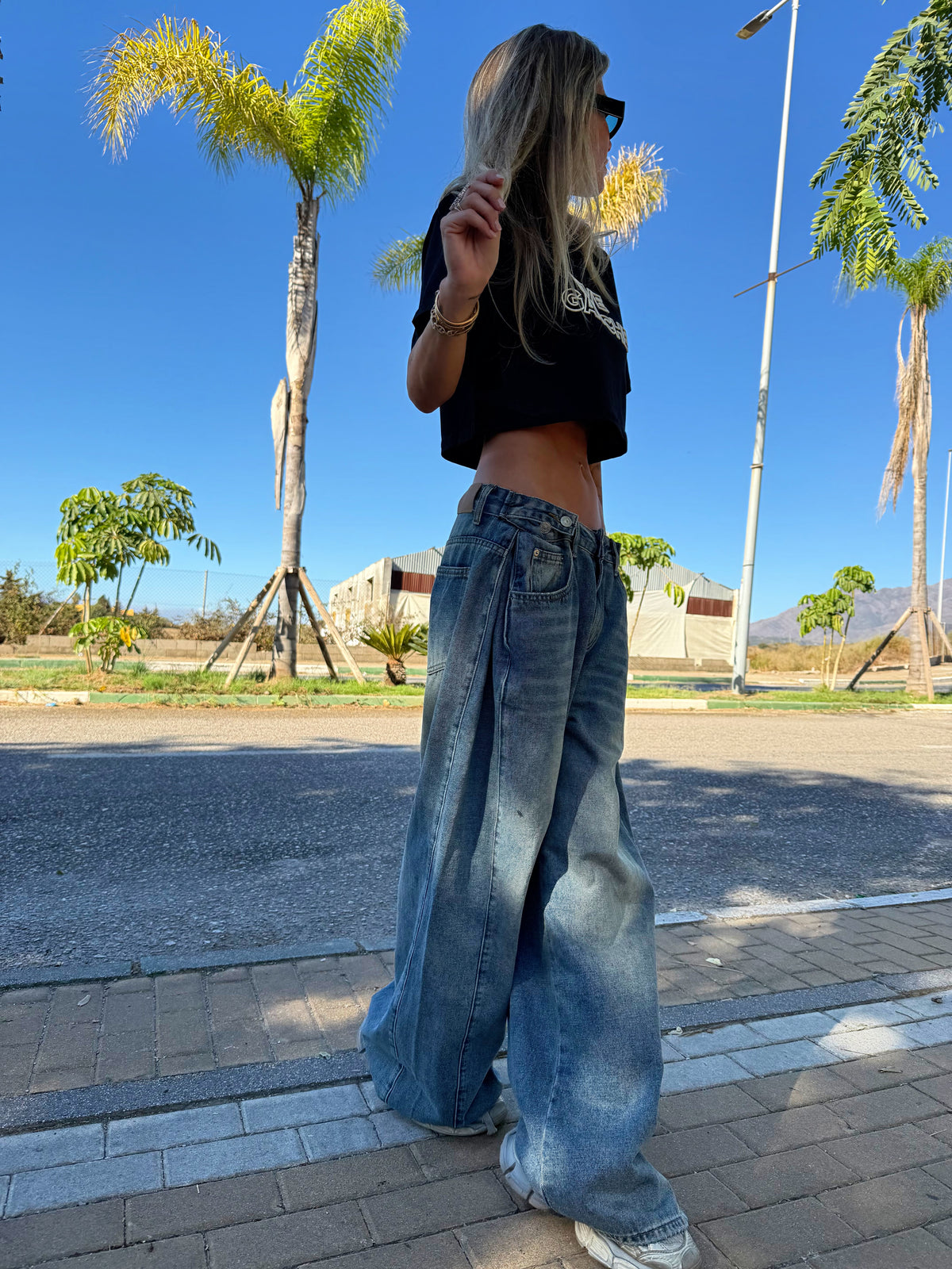 JEANS WITH DETAILS