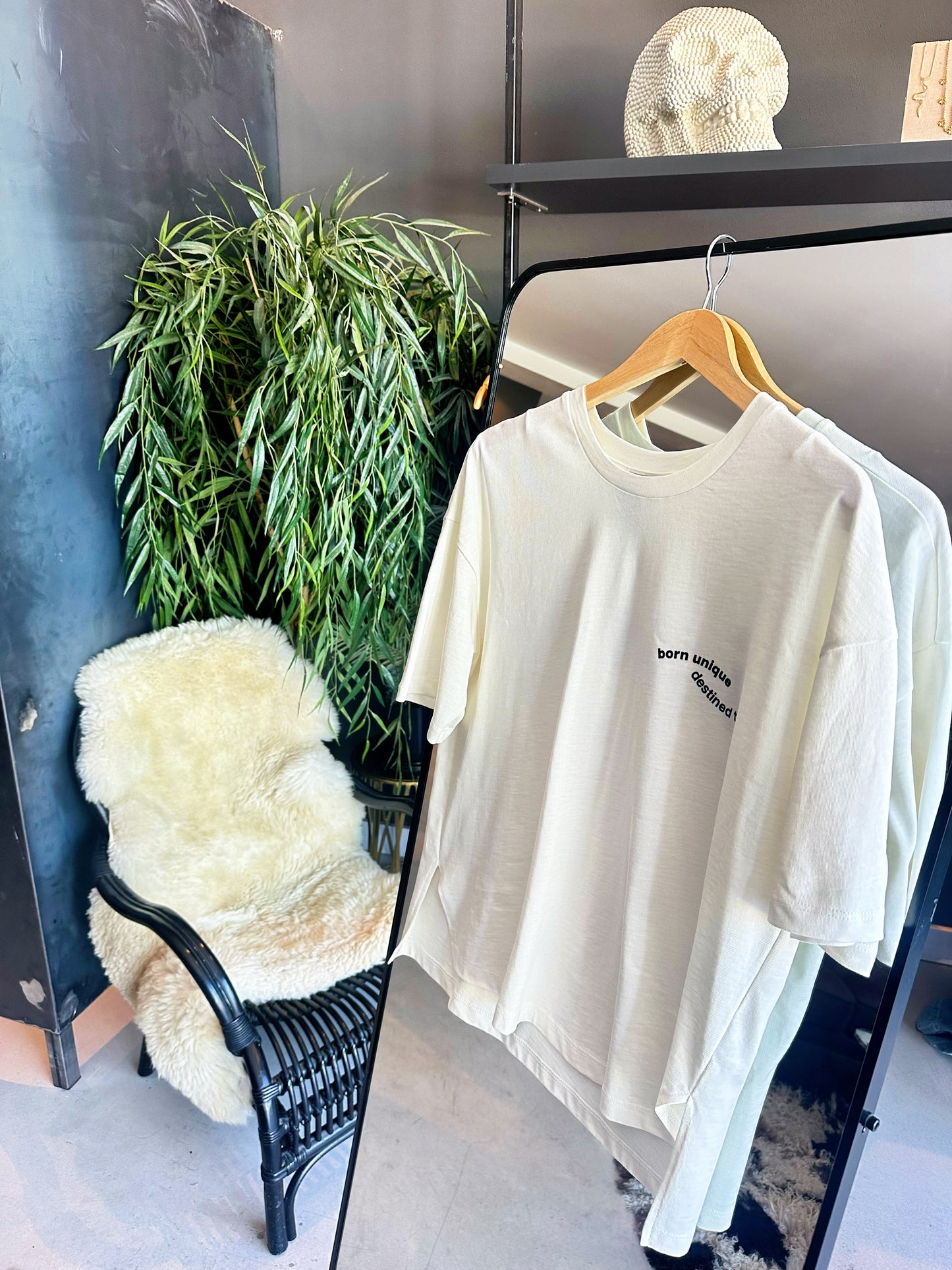 tee Born unique white