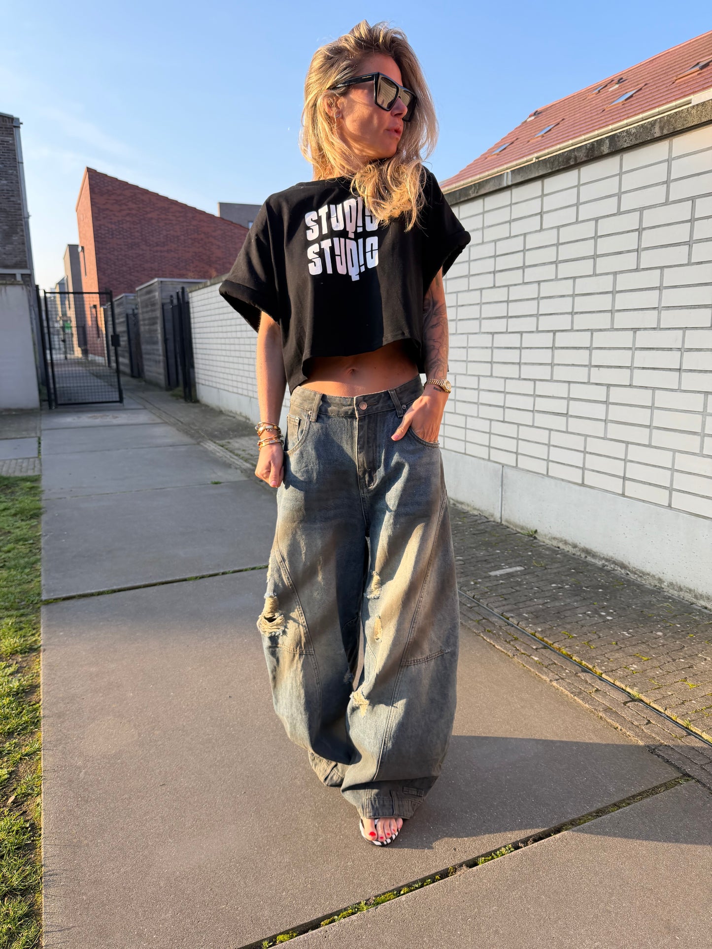 STUDIO BLACK