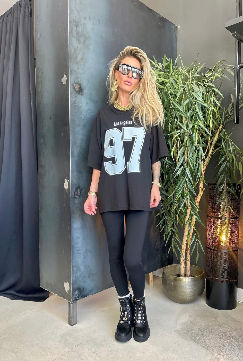 LA