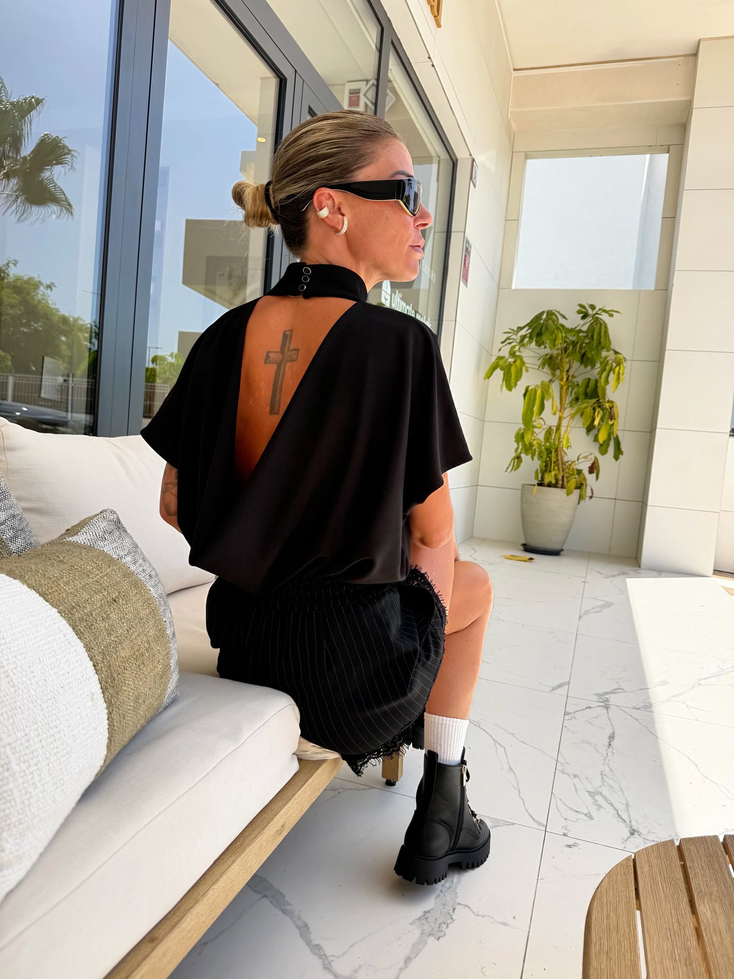 BLACK TOP OPEN BACK